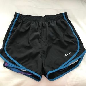 NWOT black nike shorts